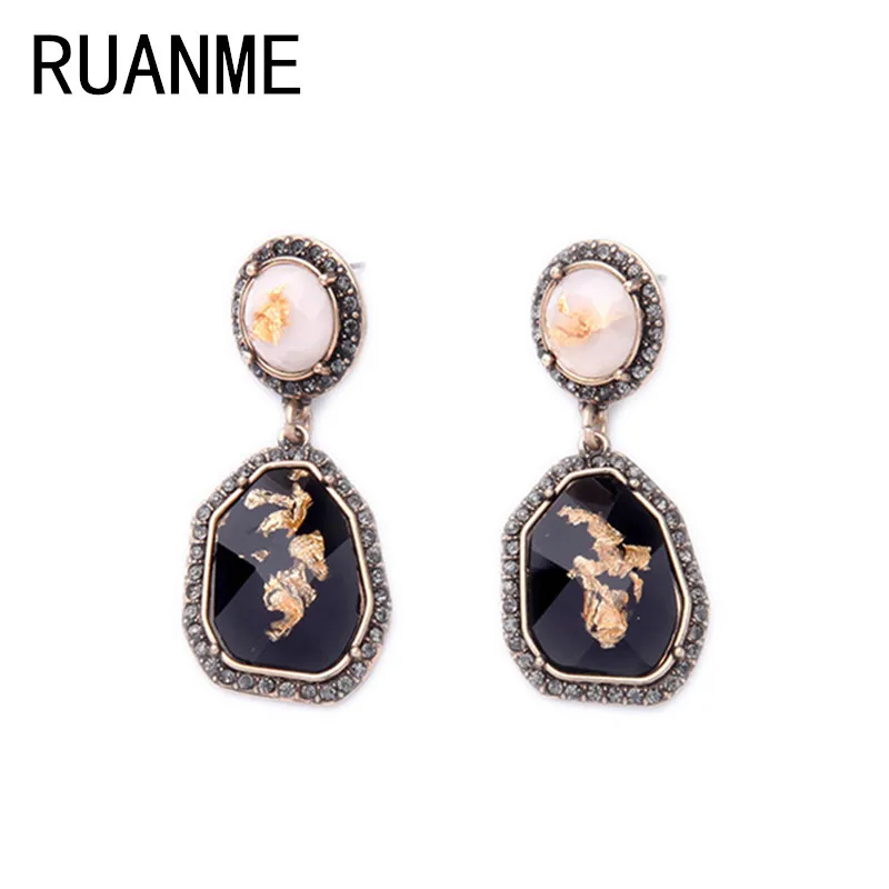 Black scrap gold earrings Women in Europe and the earrings irregular Mosaic gold petals Ms contracted stud earrings
Black scrap gold earrings Women in Europe and the earrings irregular Mosaic gold petals Ms contracted stud earrings