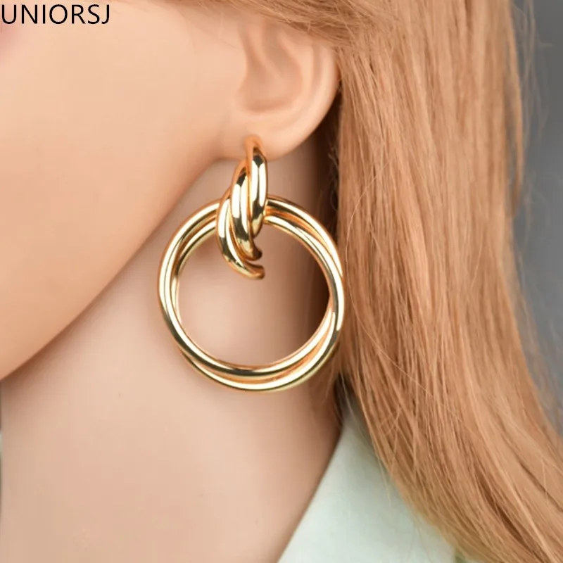 2019 New Fashion Silver Gold Color Twisted Metal Round Circle Earrings For Women Girls Statement High Street Punk Jewely
2019 New Fashion Silver Gold Color Twisted Metal Round Circle Earrings For Women Girls Statement High Street Punk Jewely