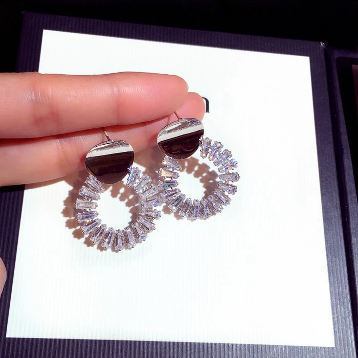 HFYK 2019 Crystal Earrings For Women Gold Silver Round Circle Drop Earrings Party Jewelry pendientes boucle d'oreille femme
HFYK 2019 Crystal Earrings For Women Gold Silver Round Circle Drop Earrings Party Jewelry pendientes boucle d'oreille femme