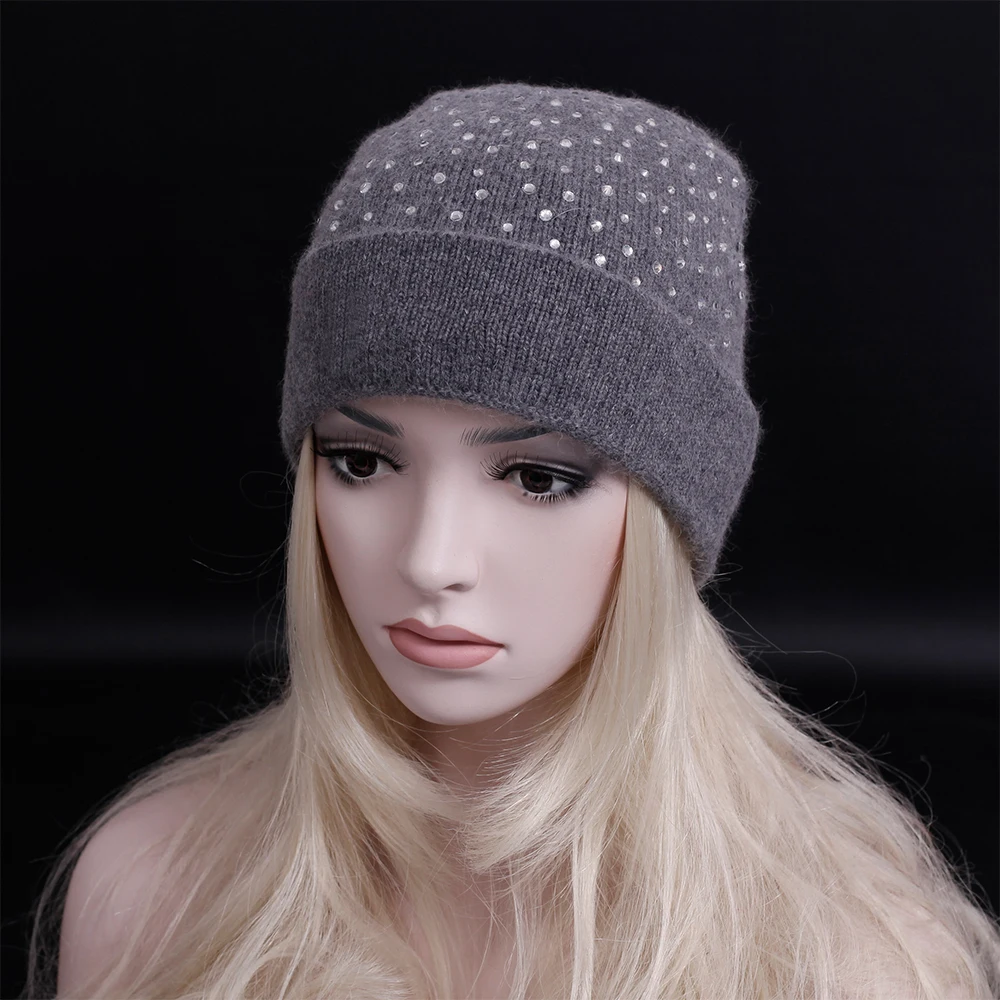 Фото Новая брендовая шапка из толстой шерсти осенняя и зимняя женская со стразами