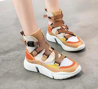 2018 new casual shoes female Korean version of the thick bottom high to help leather canvas color matching lace single shoes.
2018 new casual shoes female Korean version of the thick bottom high to help leather canvas color matching lace single shoes.