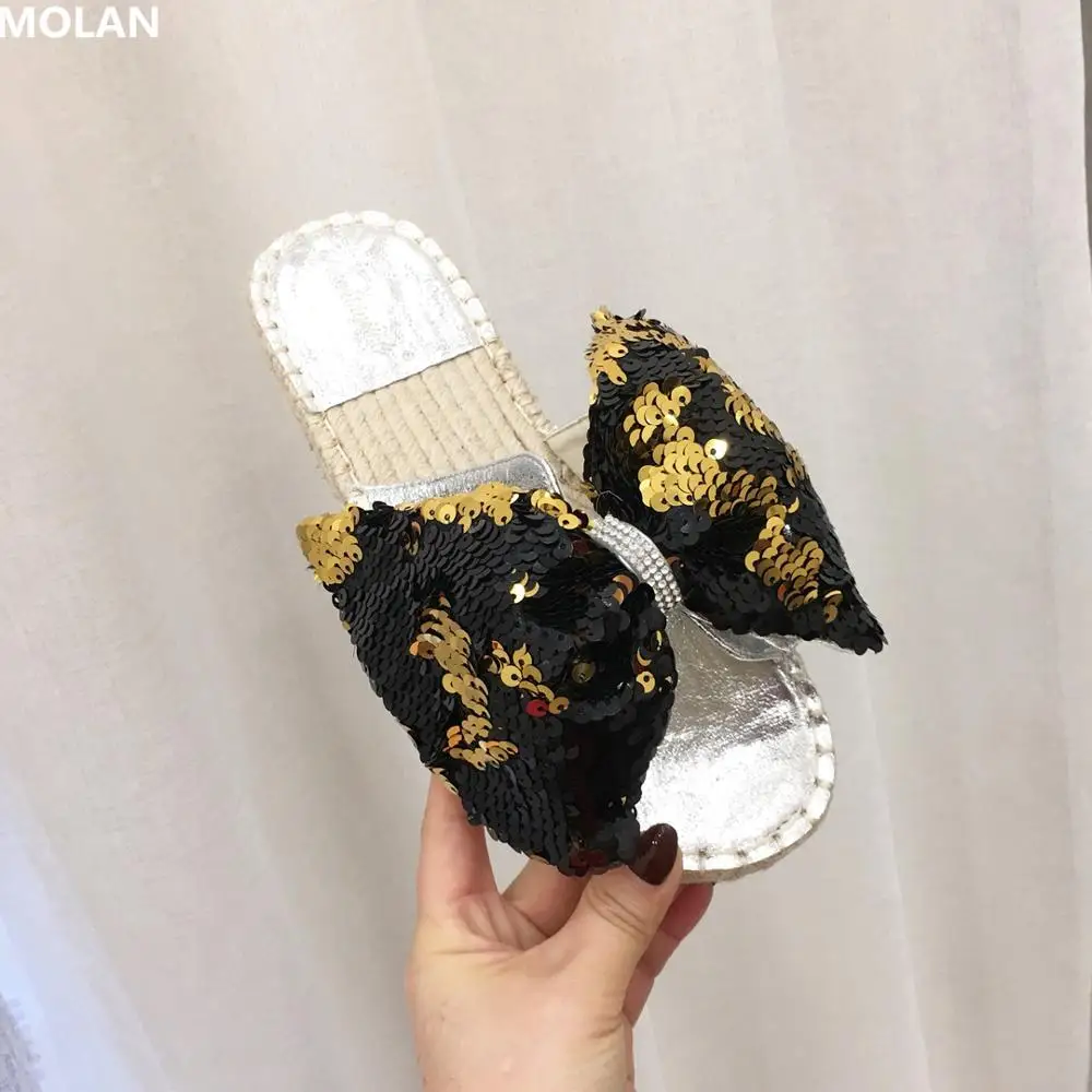 MOLAN Brand Designer 2019 Summer Bling Big Butterfly Knot Thick Hemp Bottom Woman Fish Slipper Flat Slides Slip On Loafers Mules 
MOLAN Brand Designer 2019 Summer Bling Big Butterfly Knot Thick Hemp Bottom Woman Fish Slipper Flat Slides Slip On Loafers Mules
