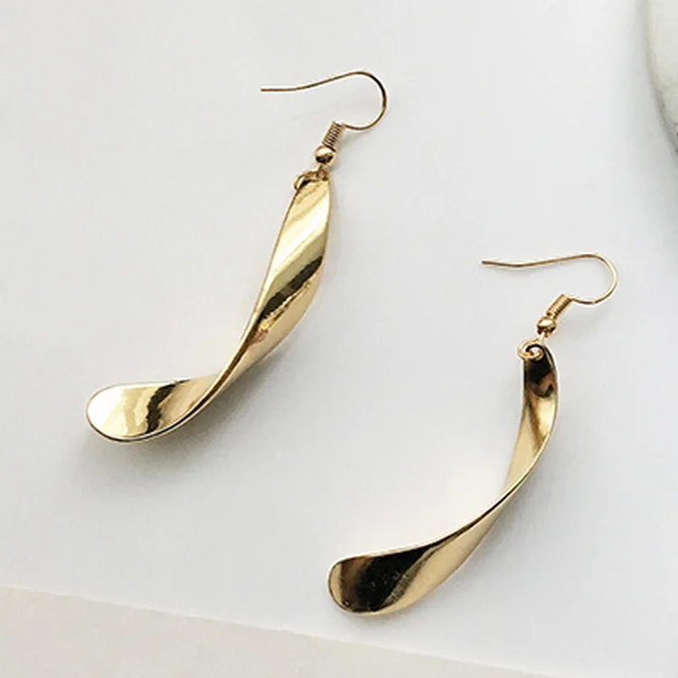 2017 new punk fashion wholesale earrings gold / silver spiral corrugated curved earrings female long earrings lady free shipping
2017 new punk fashion wholesale earrings gold / silver spiral corrugated curved earrings female long earrings lady free shipping