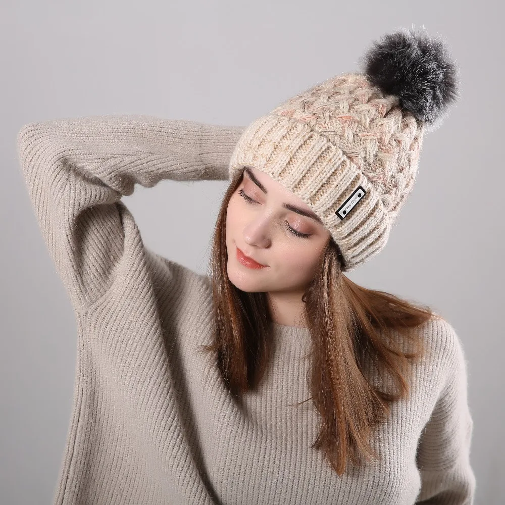 Winter Warm Knitted Women Hat Fur Pompom Balls Girls Cap Beanies Thick Twist Wtih Glitter Line Female Cap Bonnet sombrero mujer
Winter Warm Knitted Women Hat Fur Pompom Balls Girls Cap Beanies Thick Twist Wtih Glitter Line Female Cap Bonnet sombrero mujer