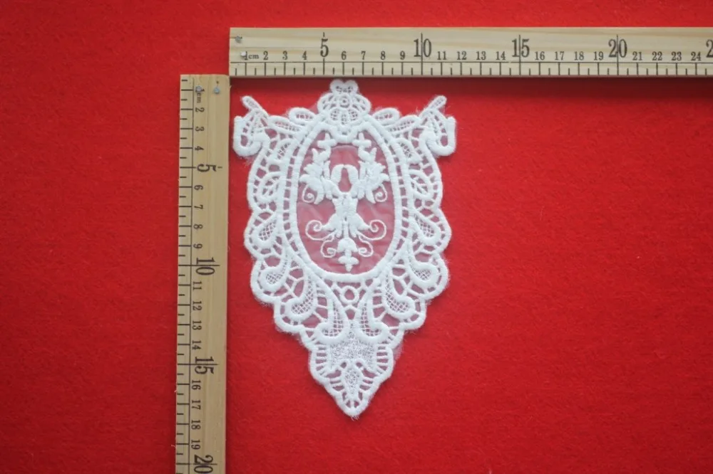 30pcs/lot 12cm*18cm White Cotton Embroidery Collar Venise Lace Flowers Motif Neckline Applique Trims High Quality
30pcs/lot 12cm*18cm White Cotton Embroidery Collar Venise Lace Flowers Motif Neckline Applique Trims High Quality