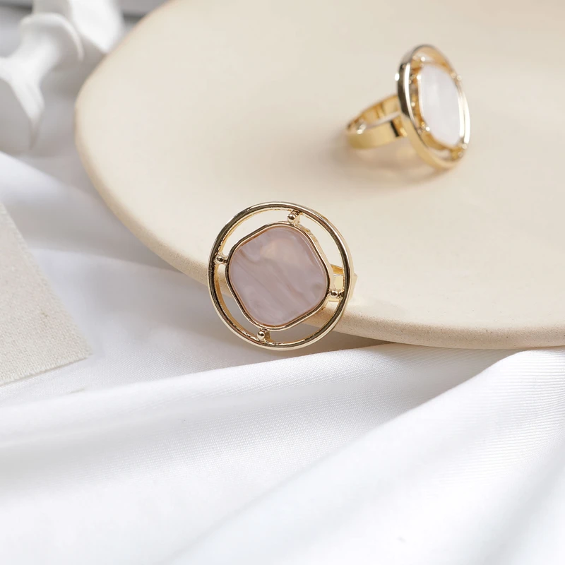 SRCOI New Minimalist Round Geometric Acrylic Ring White Pink Ladies Big Personality Open Adjustable Knuckle Ring For Women Party
SRCOI New Minimalist Round Geometric Acrylic Ring White Pink Ladies Big Personality Open Adjustable Knuckle Ring For Women Party
