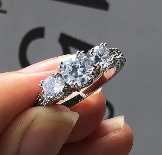 Cute Romantic Crystal White Round Zircon Ring Fashion 925 Silver Wedding Rings For Women Promise Love Engagement Finger Ring
Cute Romantic Crystal White Round Zircon Ring Fashion 925 Silver Wedding Rings For Women Promise Love Engagement Finger Ring