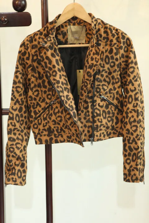 2018 Europe and the United States spring autumn women jacket new handsome leopard locomotive short coat woman
2018 Europe and the United States spring autumn women jacket new handsome leopard locomotive short coat woman