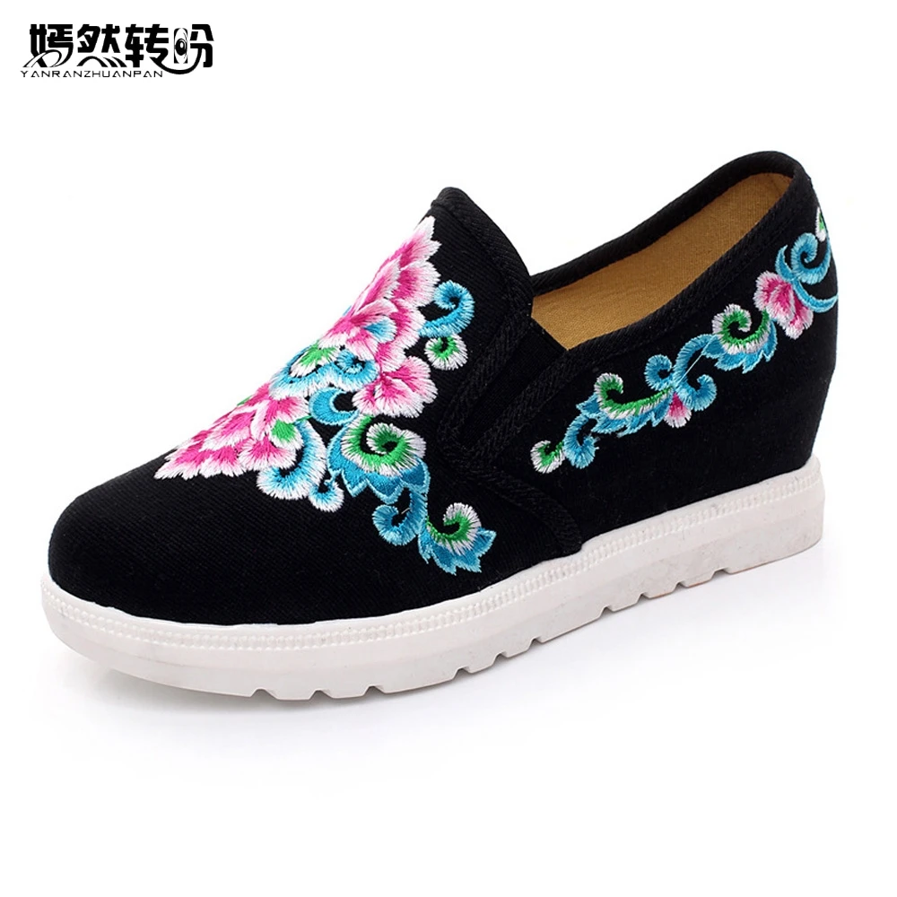 Women Shoes Vintage Embroidery Pumps Floral Casual Canvas Loafers Slip on Cotton Cloth Platform Shoes Zapatos Mujer
Women Shoes Vintage Embroidery Pumps Floral Casual Canvas Loafers Slip on Cotton Cloth Platform Shoes Zapatos Mujer