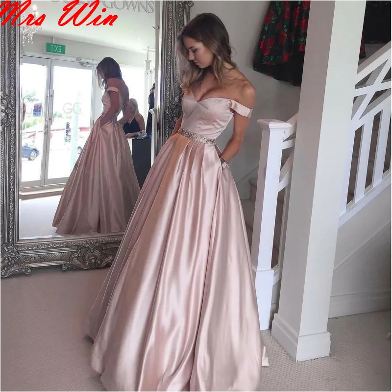 vestido de festa Elegant A-line Long Prom Dresses Off-the-Shoulder V Neck Satin Evening Party Dress Beading Belt
vestido de festa Elegant A-line Long Prom Dresses Off-the-Shoulder V Neck Satin Evening Party Dress Beading Belt