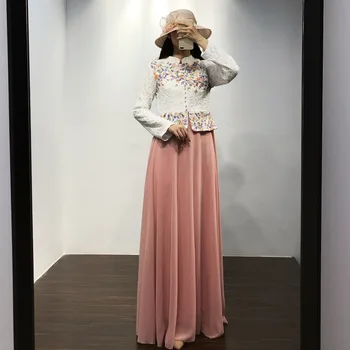 Middle East Saudi Arabia Tourist Dress Dress Islam Stand Collar Printed Lace Upscale Long Sleeve Robe
Middle East Saudi Arabia Tourist Dress Dress Islam Stand Collar Printed Lace Upscale Long Sleeve Robe