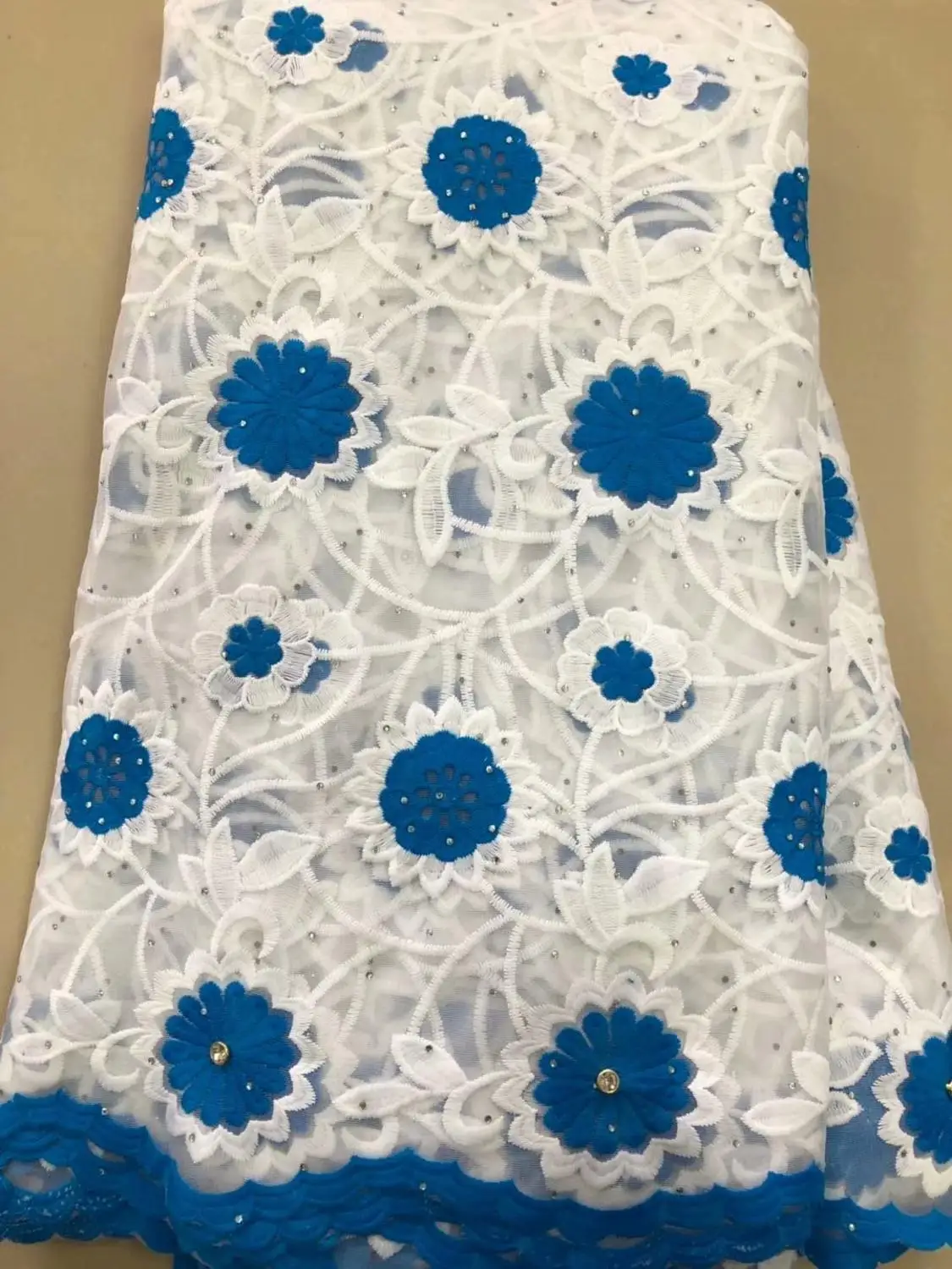 Swiss voile lace 100%cotton nigerian lace fabric with beads and stones tissu african women mesh tulle lace 5yards/lot
Swiss voile lace 100%cotton nigerian lace fabric with beads and stones tissu african women mesh tulle lace 5yards/lot