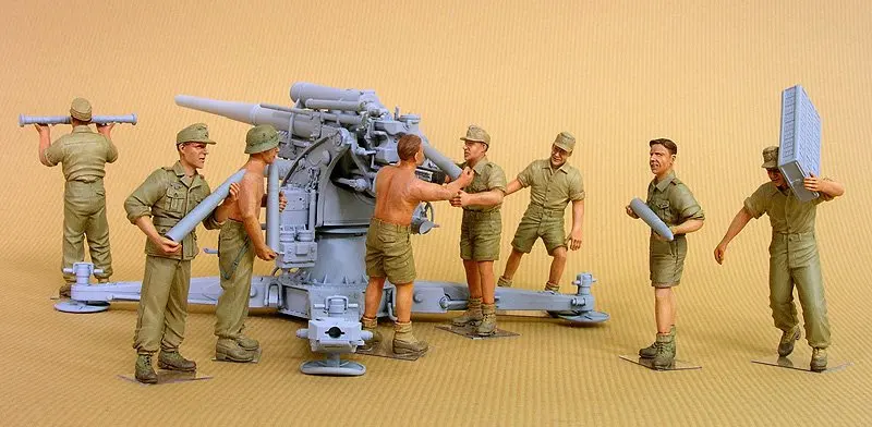 New Unassembled 1/35 spring 8 soldiers not have tank figure Resin Kit DIY Toys Unpainted kits
New Unassembled 1/35 spring 8 soldiers not have tank figure Resin Kit DIY Toys Unpainted kits