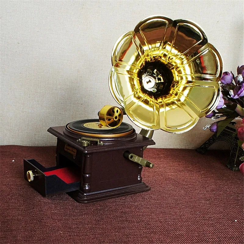 Vintage Music Box Retro gramophone Model Craft carousel Mechanism Music Box Musical Souvenir Gift Christams Gift caixa de musica
Vintage Music Box Retro gramophone Model Craft carousel Mechanism Music Box Musical Souvenir Gift Christams Gift caixa de musica