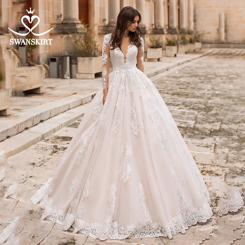 Swanskirt Long Sleeve Wedding Dress 2019 Fashion Appliques Ball Gown Deep V-neck Bridal gown Plus size Vestido De Noiva N118
Swanskirt Long Sleeve Wedding Dress 2019 Fashion Appliques Ball Gown Deep V-neck Bridal gown Plus size Vestido De Noiva N118