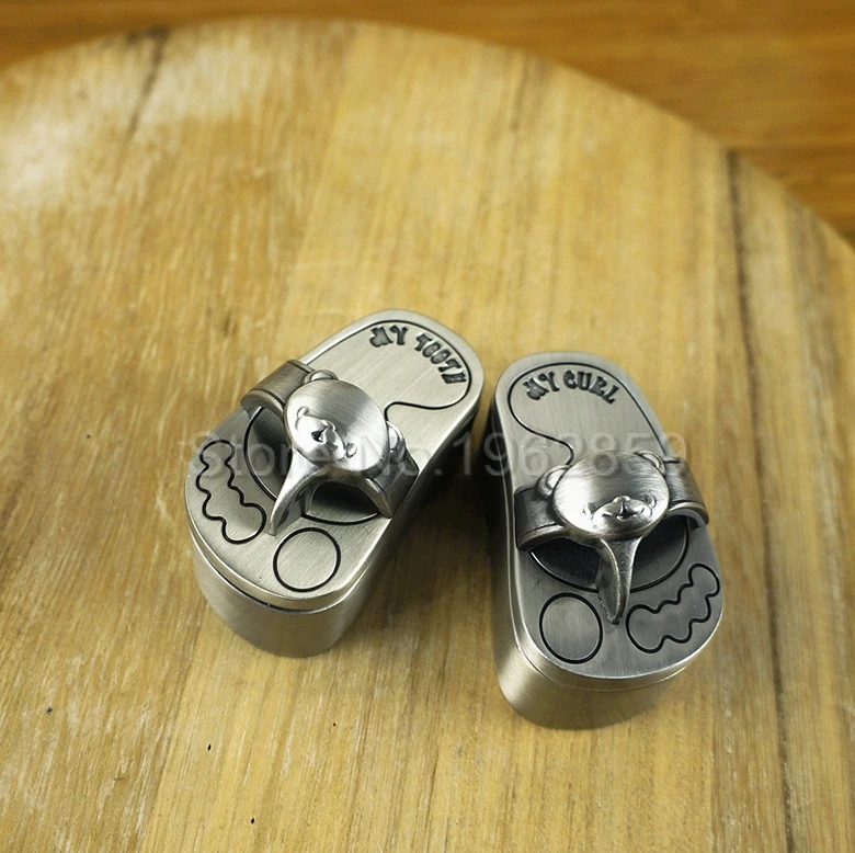 1pair Dental Teeth Crafts Gift Cute Slippers Silver Alloy Box Baby Milk Teeth Baby Essentials First Tooth and First Curl Boxes
1pair Dental Teeth Crafts Gift Cute Slippers Silver Alloy Box Baby Milk Teeth Baby Essentials First Tooth and First Curl Boxes