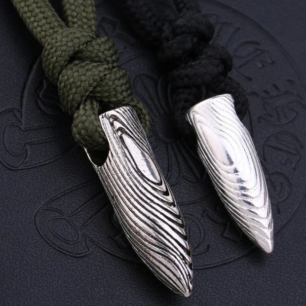 Wolf 2 with the same section of the bullet pendant trend of evil gifts simple retro necklace
Wolf 2 with the same section of the bullet pendant trend of evil gifts simple retro necklace