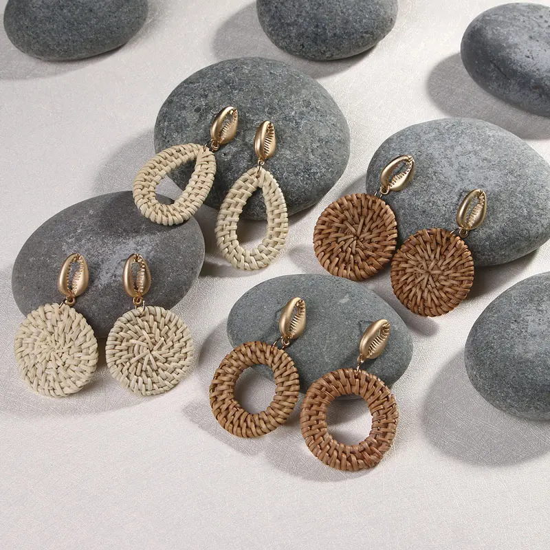 Fashion Handmade Sea Shell Drop Dangle Earrings for Women Rattan Weaving Straw Disc Earrings Bohemian Rattan Pendant Earrings
Fashion Handmade Sea Shell Drop Dangle Earrings for Women Rattan Weaving Straw Disc Earrings Bohemian Rattan Pendant Earrings