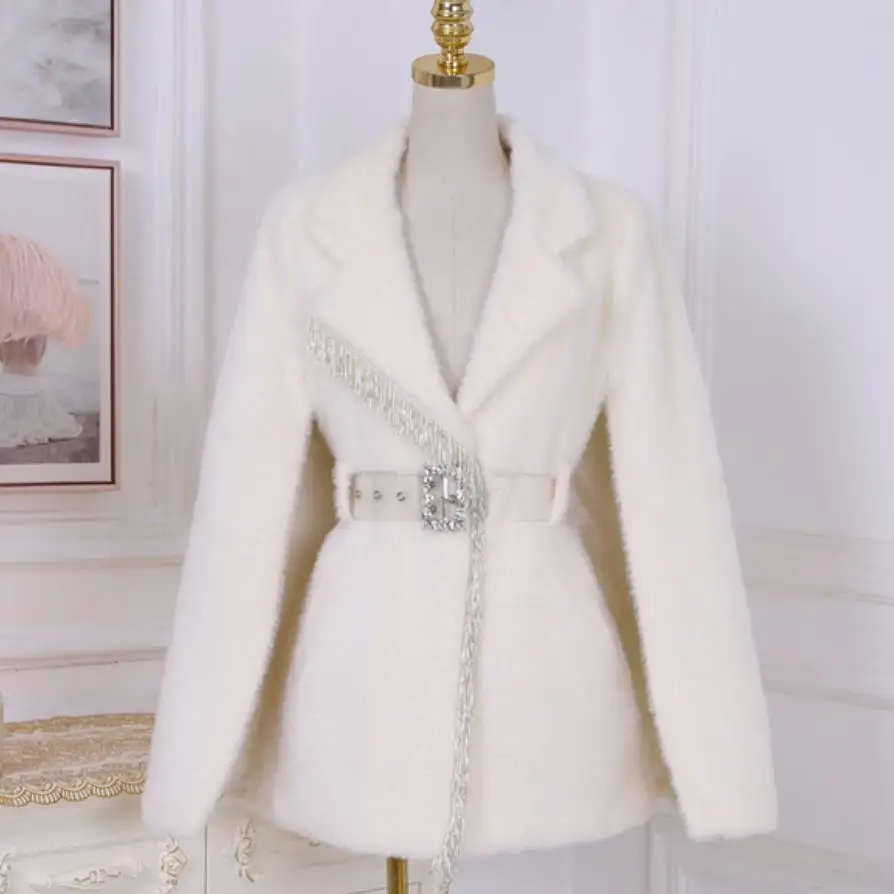 2019 winter new lapel cloak type heavy work beaded rhinestone hairy women warm coat
2019 winter new lapel cloak type heavy work beaded rhinestone hairy women warm coat