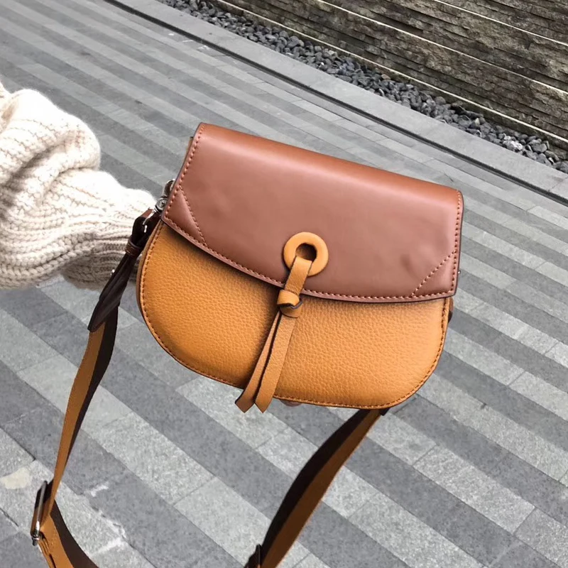 2019 Crossbody Women bag Genuine leather messenger bag Sadddle luxury brand design Saddle Shoulder Bags
2019 Crossbody Women bag Genuine leather messenger bag Sadddle luxury brand design Saddle Shoulder Bags