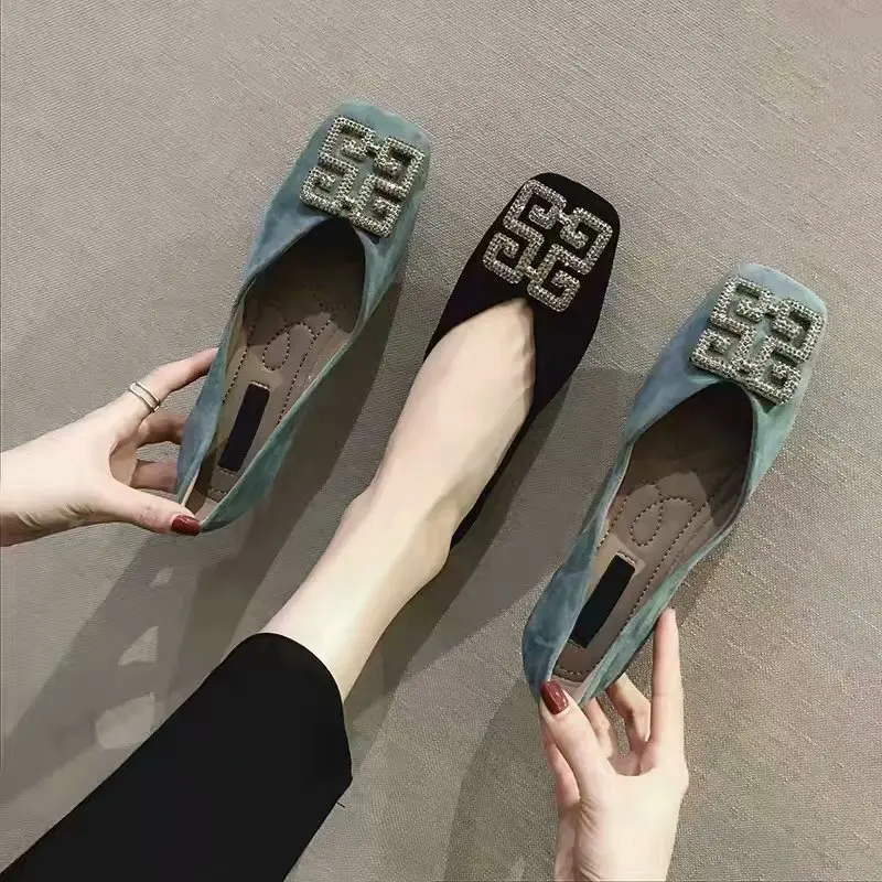 2019 Spring Designers Suede Leather Women Flats Sparkling crystal Logo Soft Leather Slip on Square Toe Boat Shoes Ladies Black
2019 Spring Designers Suede Leather Women Flats Sparkling crystal Logo Soft Leather Slip on Square Toe Boat Shoes Ladies Black
