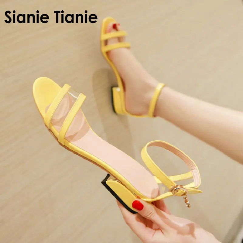 Sianie Tianie 2019 summer PVC transparent clear patent pu woman shoes chunky low heels yellow white ankle strap women sandals
Sianie Tianie 2019 summer PVC transparent clear patent pu woman shoes chunky low heels yellow white ankle strap women sandals