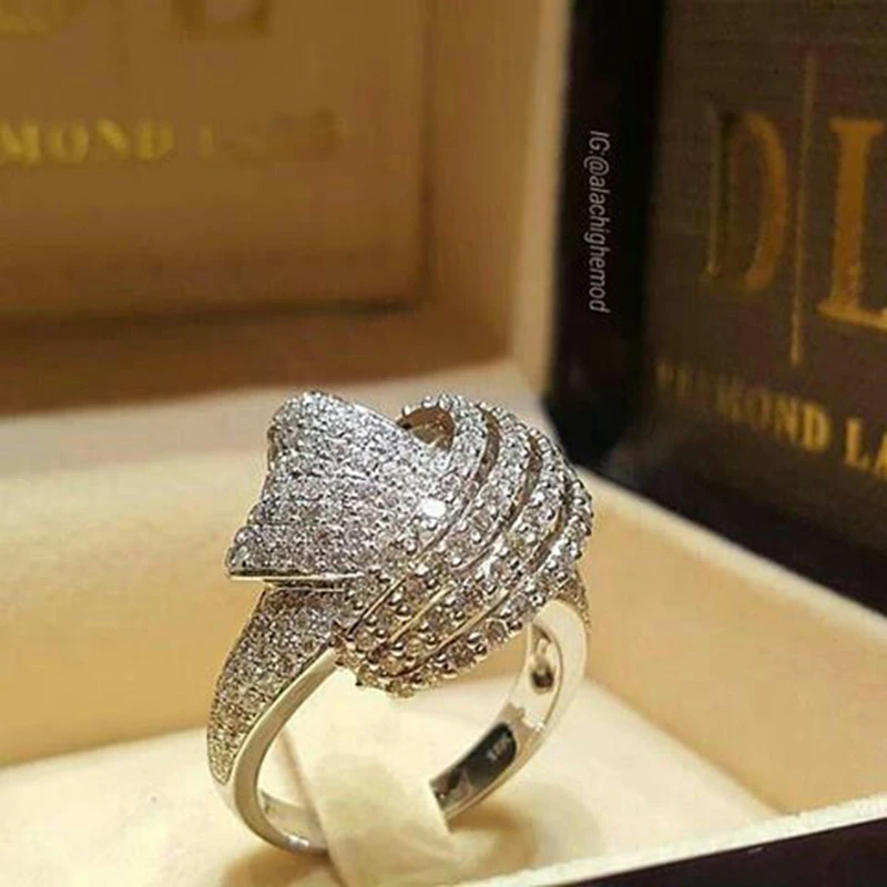 Luxury Crystal Unique Design Imitation Ring Female Models Classic For Women Party Wedding Bridal Jewelry Bijoux Wholesale H5X886
Luxury Crystal Unique Design Imitation Ring Female Models Classic For Women Party Wedding Bridal Jewelry Bijoux Wholesale H5X886