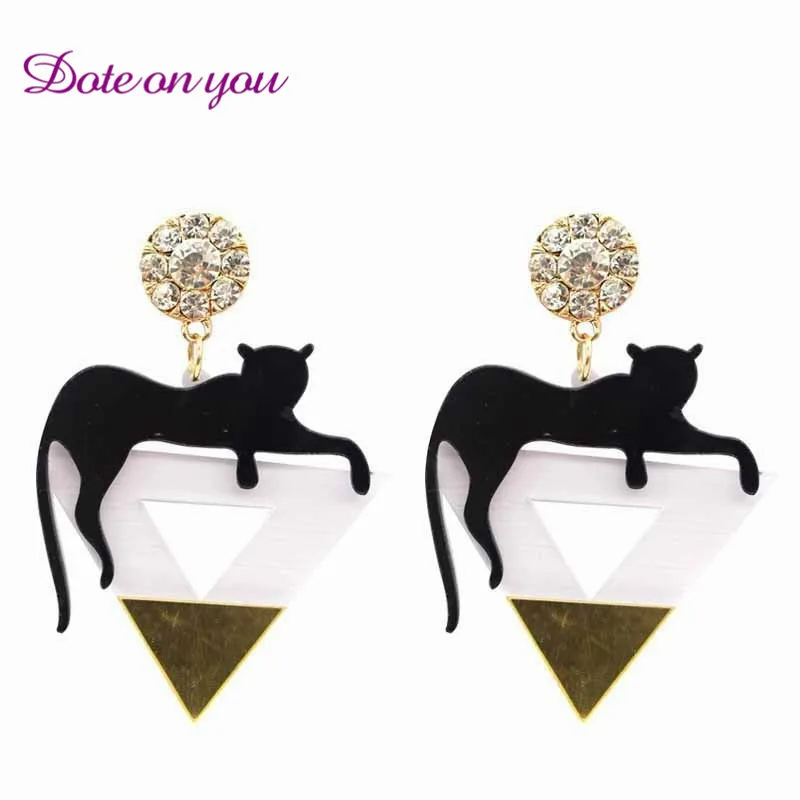 Gold color triangle Cat leopard head earrings Big punk style Rock earrings for women hip hop acrylic gold earrings wholesale
Gold color triangle Cat leopard head earrings Big punk style Rock earrings for women hip hop acrylic gold earrings wholesale