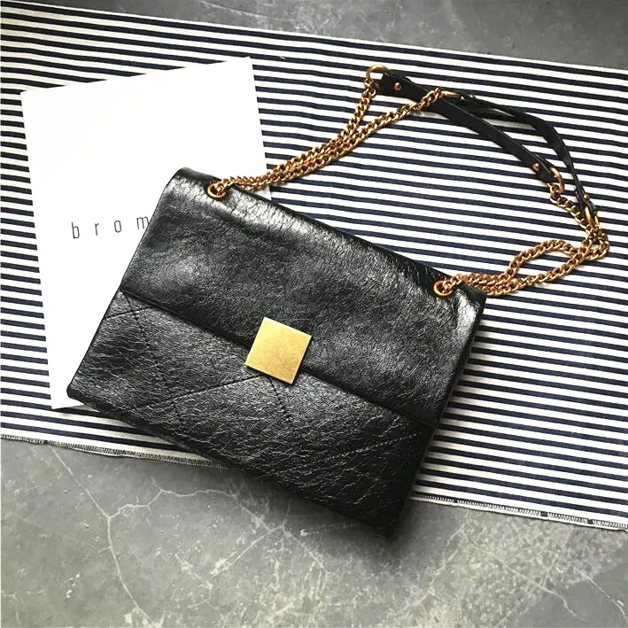 Classic Designer Women Handbag Diamond Lattice Black Shoulder Bag PU Leather Crossbody Bag Gold Buckle High Capacity Quilted Bag
Classic Designer Women Handbag Diamond Lattice Black Shoulder Bag PU Leather Crossbody Bag Gold Buckle High Capacity Quilted Bag