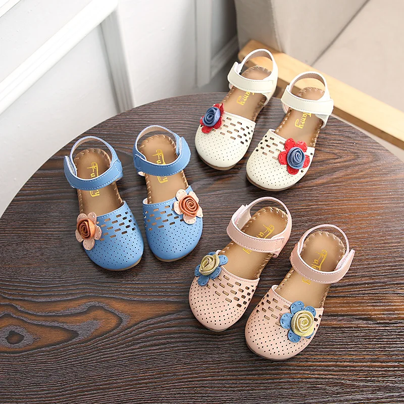 Детская обувь 2018 новых малых и средних kids Fashion Малый сандалии полые-цветок из