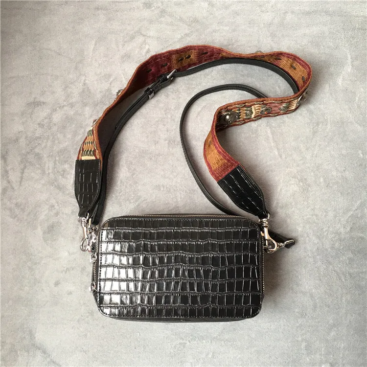 free shipping The new 2019 European and American wind contracted leather bag alligator width shoulder belt small bag
free shipping The new 2019 European and American wind contracted leather bag alligator width shoulder belt small bag