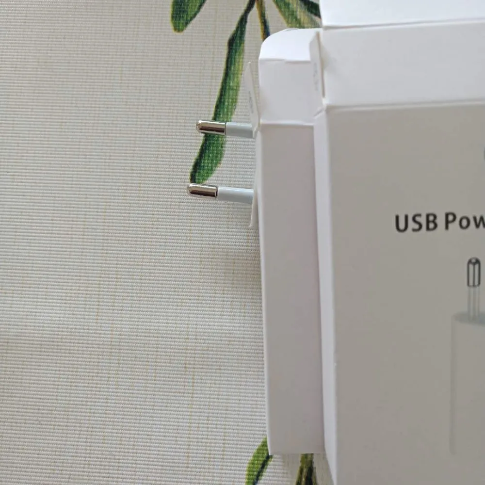 10pcs/lot AAAAA A1400 EU Plug USB AC Power Charger Wall Adapter For iPhone x xr 8 7 plus 6s 6 plus 5S 5C 5 With Retail Box
10pcs/lot AAAAA A1400 EU Plug USB AC Power Charger Wall Adapter For iPhone x xr 8 7 plus 6s 6 plus 5S 5C 5 With Retail Box