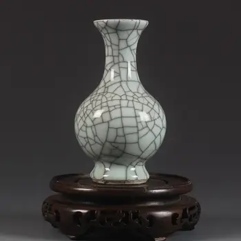 Song Dynasty Guan kiln crackle glazed vases Jingdezhen antique vases old goods handicrafts
Song Dynasty Guan kiln crackle glazed vases Jingdezhen antique vases old goods handicrafts