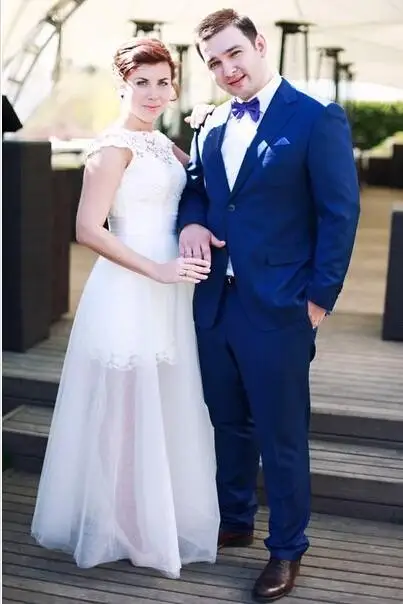 Hot sale fashion royal blue Groom Tuxedos Long sleeves Two buttons front Custom made formal Mens suits(Jacket+Pants+tie)
Hot sale fashion royal blue Groom Tuxedos Long sleeves Two buttons front Custom made formal Mens suits(Jacket+Pants+tie)