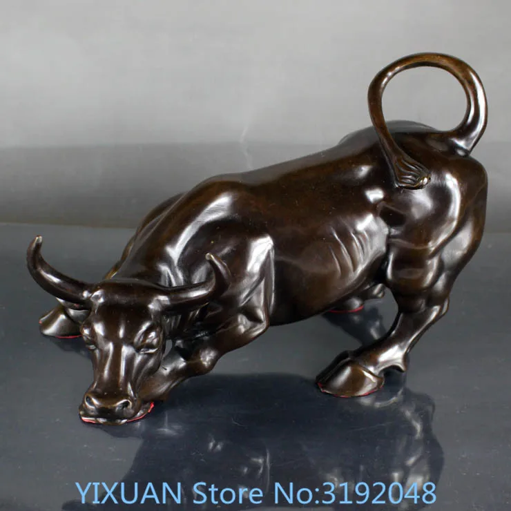 Collection of archaize arts and crafts, the statue of the bronze bull statue of the big Wall Street.
Collection of archaize arts and crafts, the statue of the bronze bull statue of the big Wall Street.