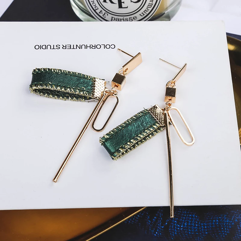 2017 handmade fabric elegant design long earrings female personality ribbon earring drop earring for girls gift
2017 handmade fabric elegant design long earrings female personality ribbon earring drop earring for girls gift