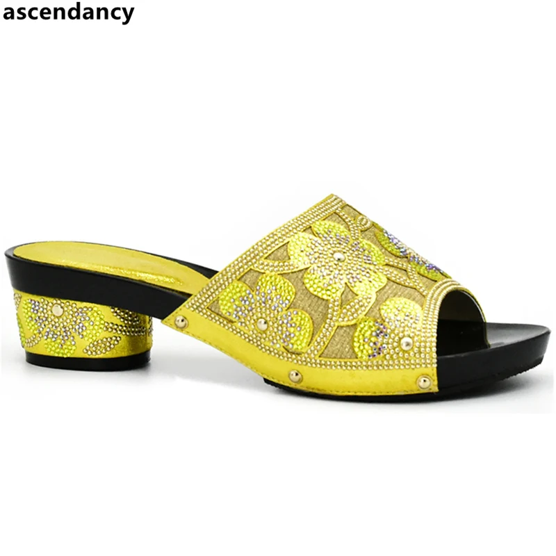 New Arruval Yellow Color Sexy Ladies Shoes Party Wedding Shoes Decorated with Rhinestone Elegant Slip on Women Lady Pumps Shoes
New Arruval Yellow Color Sexy Ladies Shoes Party Wedding Shoes Decorated with Rhinestone Elegant Slip on Women Lady Pumps Shoes