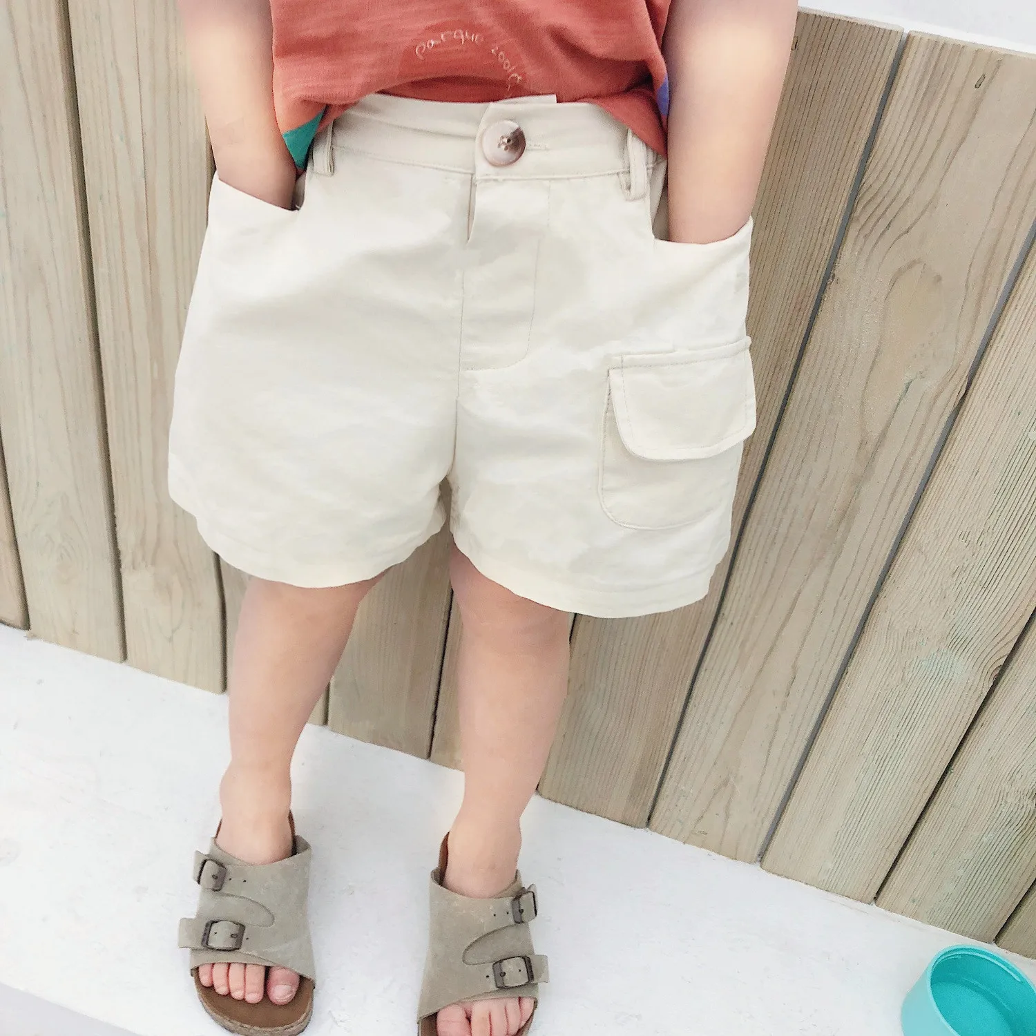 Summer fashion boys cotton solid color Tooling wind shorts kids casual all-match pocket shorts 1-6Y
Summer fashion boys cotton solid color Tooling wind shorts kids casual all-match pocket shorts 1-6Y