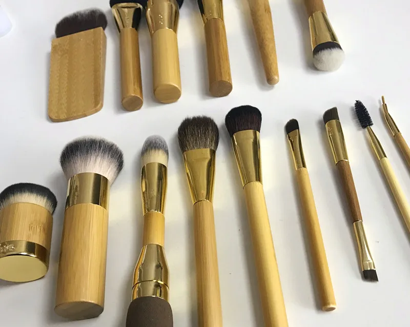 Beauty bloggers recommend beginner makeup brushes cosmetics blending blush powder foundation contour eyebrow eyeliner kabuki kit
Beauty bloggers recommend beginner makeup brushes cosmetics blending blush powder foundation contour eyebrow eyeliner kabuki kit