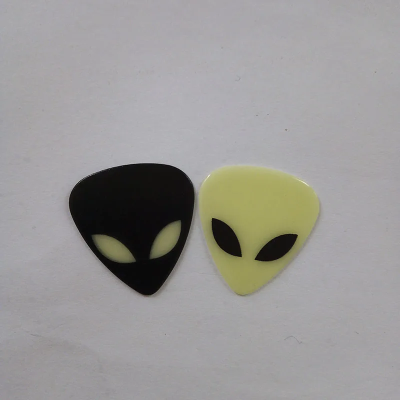 Custom glowing electric Guitar Picks can Print Your Own images(glowing in the dark) special guitar accessories
Custom glowing electric Guitar Picks can Print Your Own images(glowing in the dark) special guitar accessories