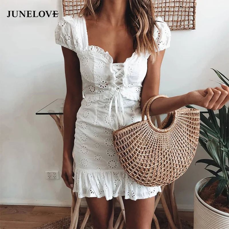 Кружевное платье с вышивкой JuneLove белое винтажное принцессы квадратным вырезом и