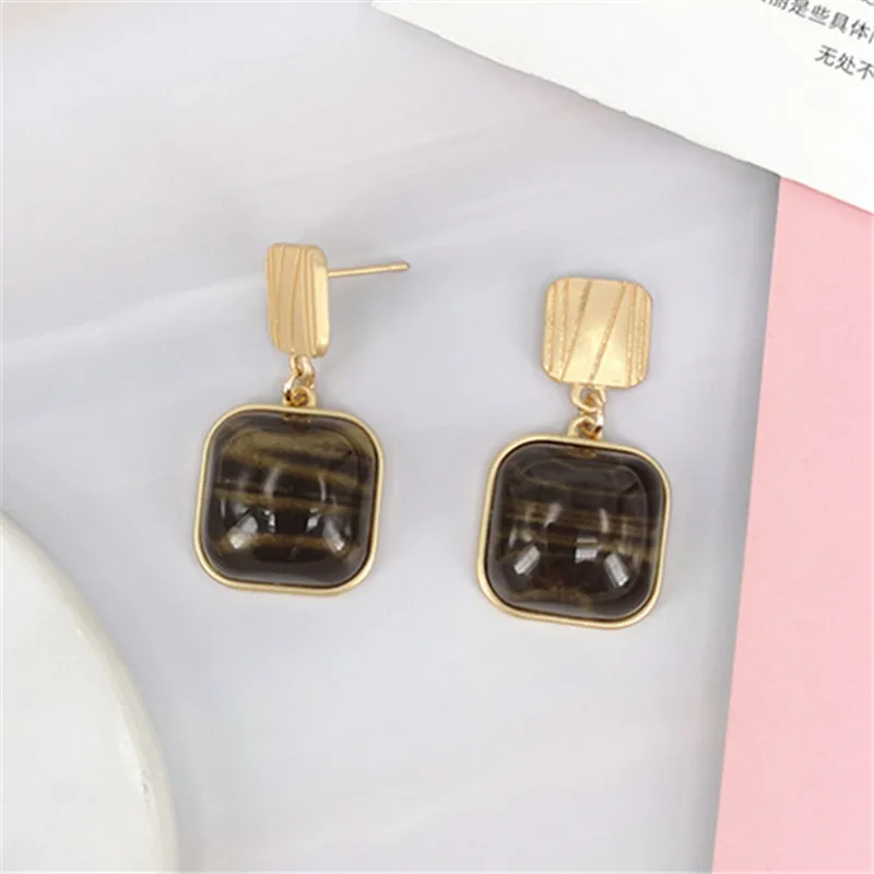 Women earrings stone Retro natural Stone stud earrings female temperament geometric square earrings jewelry wholesale 2019
Women earrings stone Retro natural Stone stud earrings female temperament geometric square earrings jewelry wholesale 2019