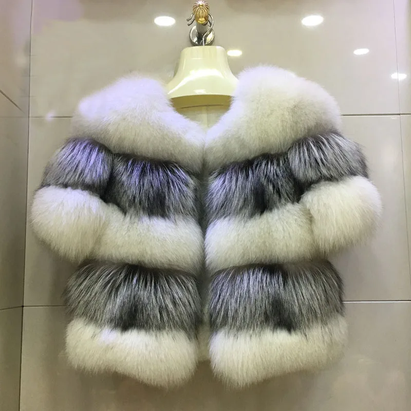FURSARCAR Warm Real Fox Fur Coat Short Style Winter Silver Fox Fur Jacket O-Neck Natural Fox Fur Coats for Women Genuine Fur New
FURSARCAR Warm Real Fox Fur Coat Short Style Winter Silver Fox Fur Jacket O-Neck Natural Fox Fur Coats for Women Genuine Fur New