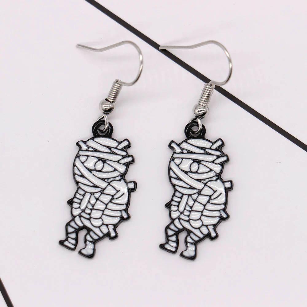 New stylish Corpse Earrings Personality Design Metal Stud Earrings For Women Simple Hip hop fashion Trendy Big Earrings 
New stylish Corpse Earrings Personality Design Metal Stud Earrings For Women Simple Hip hop fashion Trendy Big Earrings