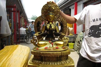 21"Tibet Bronze Gild painted Four-arm Avalokitesvara Bodhisattva Kwan-Yin Buddha
21"Tibet Bronze Gild painted Four-arm Avalokitesvara Bodhisattva Kwan-Yin Buddha