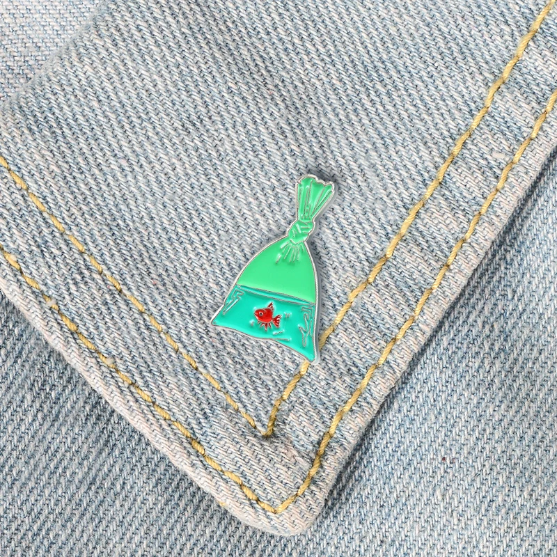 XEDZ New fashion green goldfish bag brooch blue water red goldfish backpack shirt trend jewelry friends lover children gift
XEDZ New fashion green goldfish bag brooch blue water red goldfish backpack shirt trend jewelry friends lover children gift