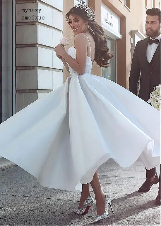 Backless Vestido De Noiva 2022 Cheap Wedding Dress Ball Gown Spaghetti Straps Satin Boho Dubai Arabic Wedding Gown Bridal
Backless Vestido De Noiva 2022 Cheap Wedding Dress Ball Gown Spaghetti Straps Satin Boho Dubai Arabic Wedding Gown Bridal