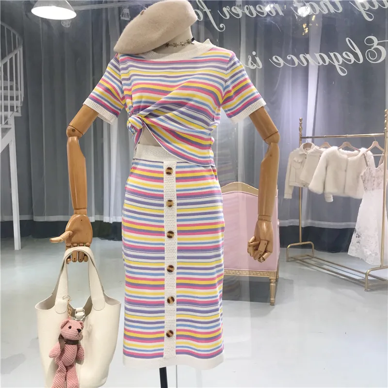 2 Piece Set Women Sweater Knit Set 2019 Summer New Rainbow Striped Sets O-neck Pullovers Tops+Single-breasted Bodycon Skirt Suit
2 Piece Set Women Sweater Knit Set 2019 Summer New Rainbow Striped Sets O-neck Pullovers Tops+Single-breasted Bodycon Skirt Suit