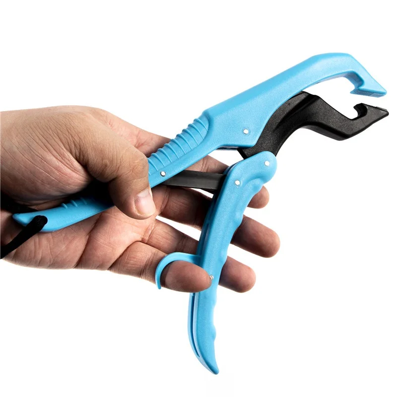 2019 new blue fish controller ABS plastic lip clip floating fishing pliers squid controller bracket fishing pliers control tool
2019 new blue fish controller ABS plastic lip clip floating fishing pliers squid controller bracket fishing pliers control tool