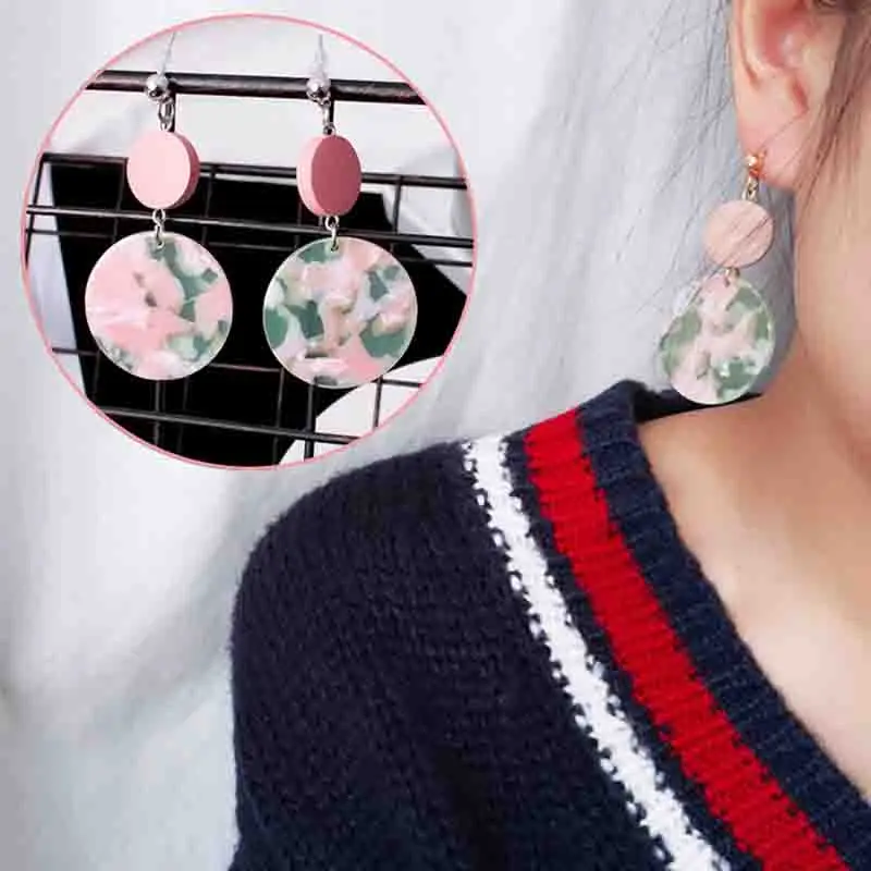 2019 autumn and winter new woolen woolen button earrings female Japanese and Korean simple wild clothes with accessories fashion
2019 autumn and winter new woolen woolen button earrings female Japanese and Korean simple wild clothes with accessories fashion